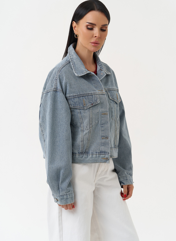 Женская джинсовая куртка голубого цвета