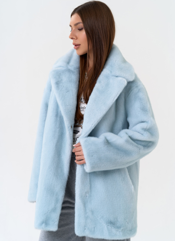 Женская шуба из эко меха в голубом цвете