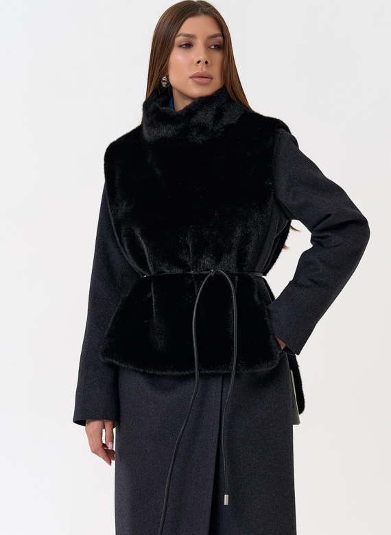 Женская манишка из эко меха в черном цвете