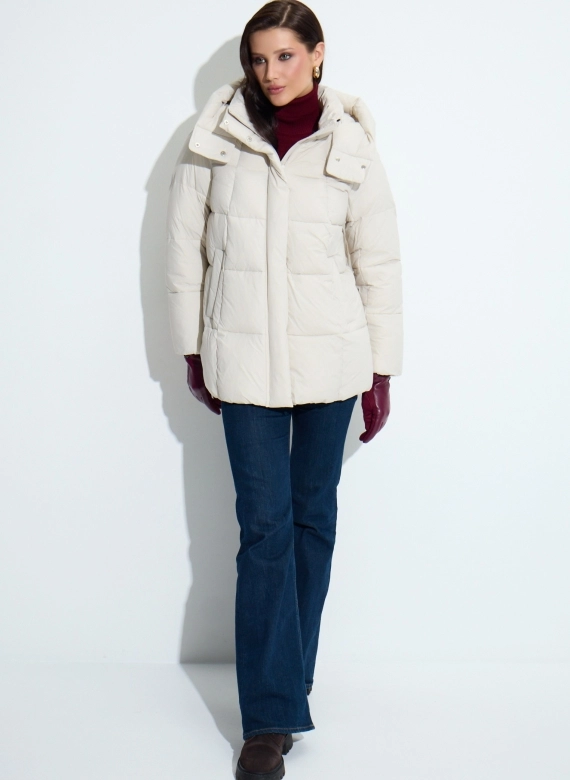 Женский пуховик с капюшоном фото