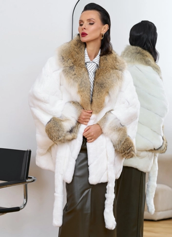 Шуба из кролика с отделкой из меха койота