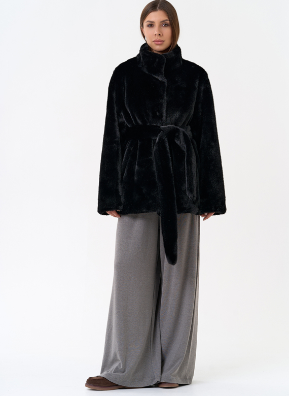 Женская шуба из эко меха в черном цвете