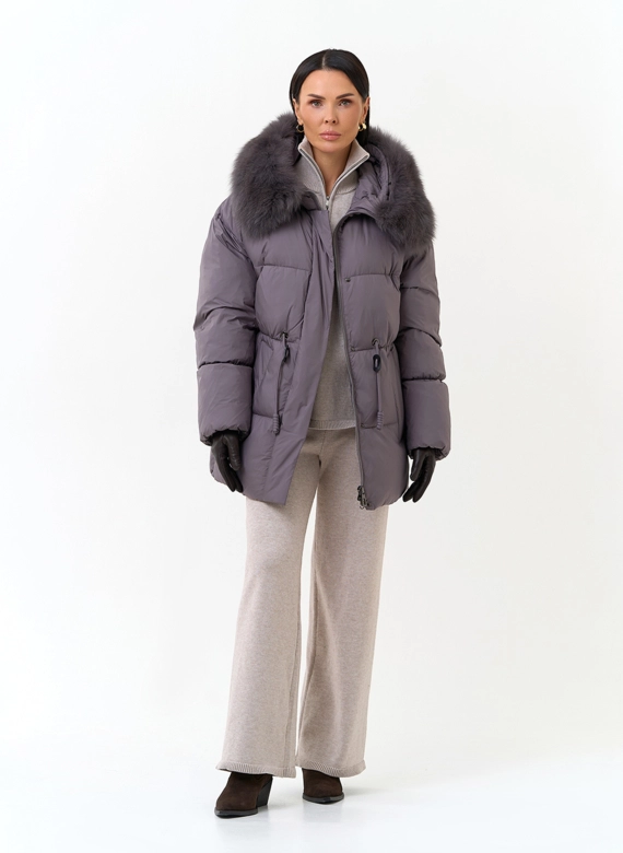 Женский пуховик с мехом песца на капюшоне фото