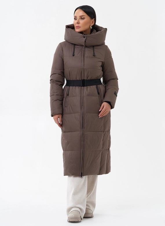 Длинный пуховик бежевого цвета