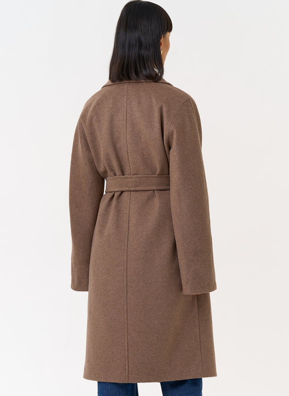 Женское двубортное пальто с поясом 