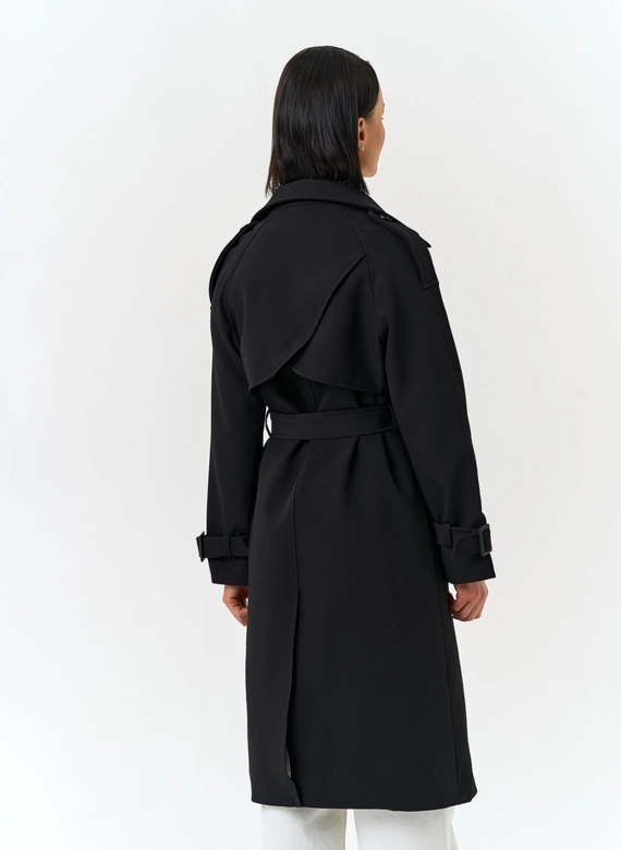Женский плащ черного цвета
