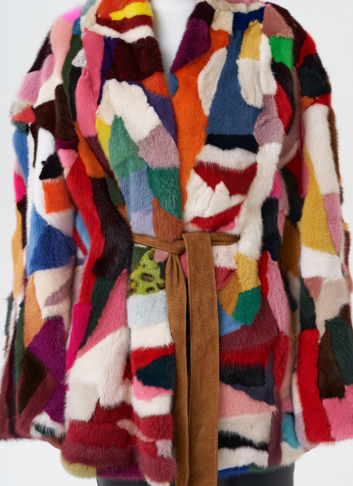 Яркая шуба из меха норки