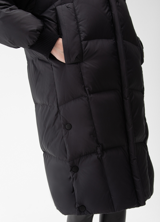 Женский пуховик с капюшоном  модель № 28013 универмаг малина