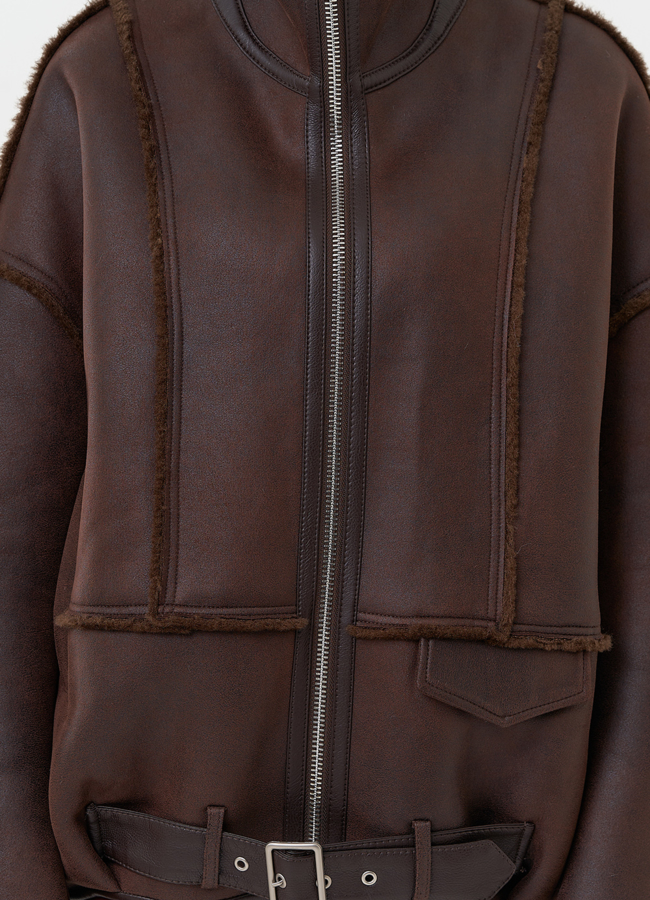 Женская дубленка коричневого цвета  модель № 31282 в кредит