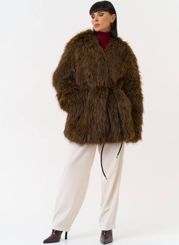 Женская шуба из эко меха с декоративным поясом