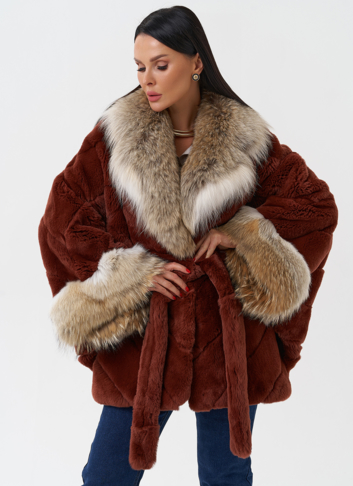 Шуба из кролика с отделкой из меха койота Шуба из кролика с отделкой из меха койота
