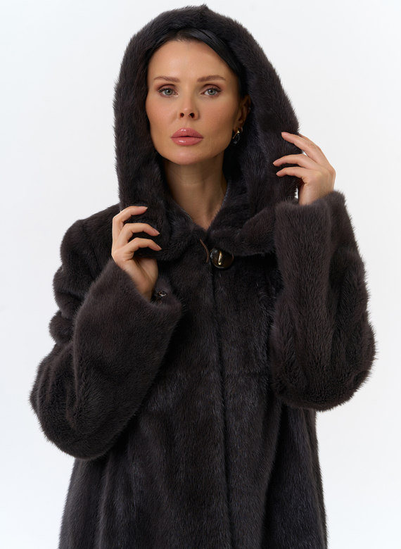 Женская шуба из меха норки  капюшоном