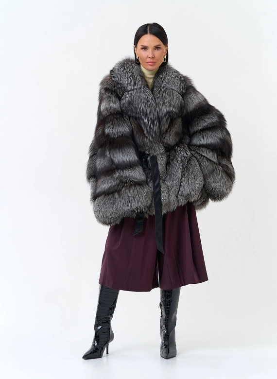 Женская шуба из меха чернобурой лисы фото
