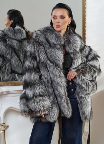 Шуба из меха финской серебристой лисы Шуба из меха финской серебристой лисы
