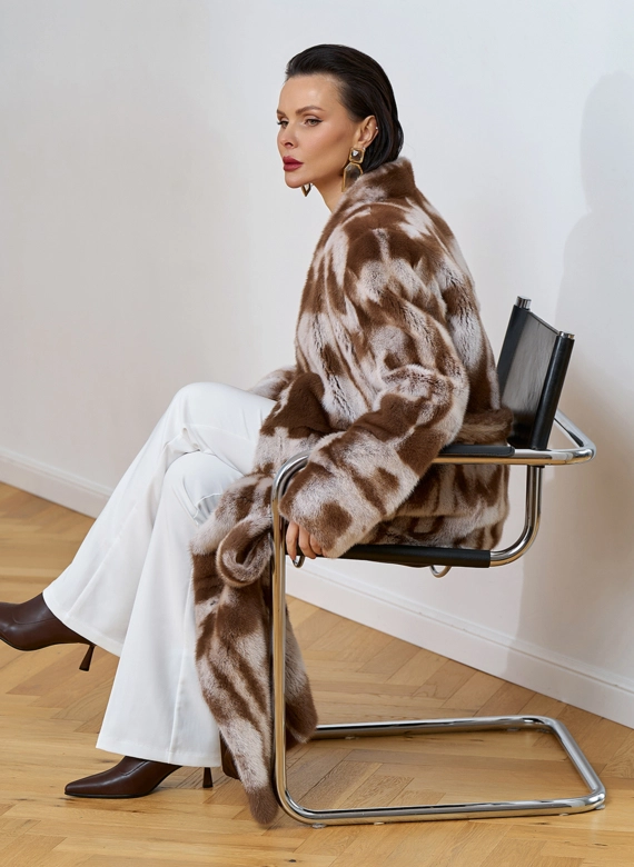 Шуба из норки с анималистичным принтом