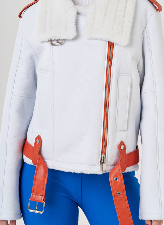 Женская дубленка белого цвета